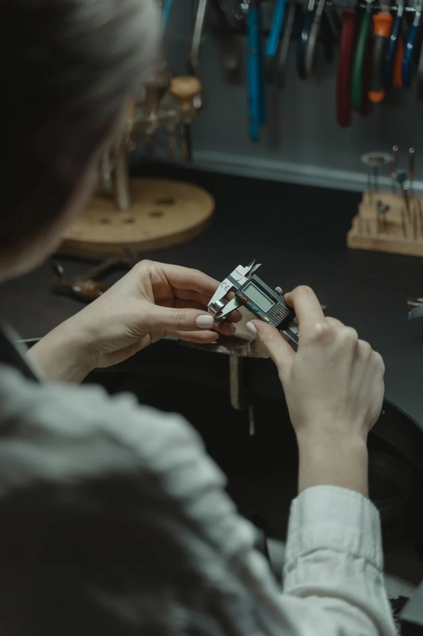 Measuring a gemstone with high-precision calipers